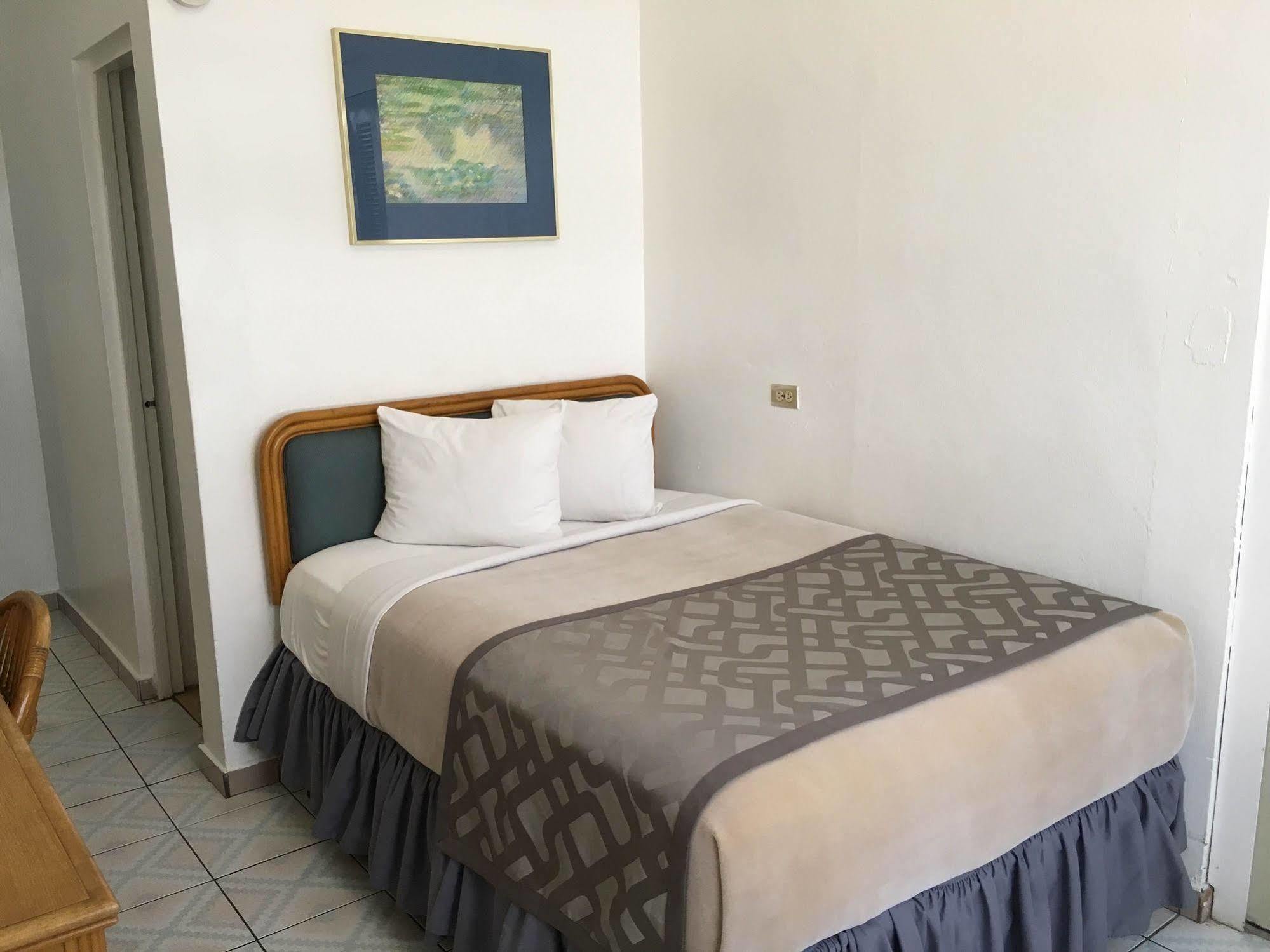 Borinquen Beach Inn San Juan Esterno foto